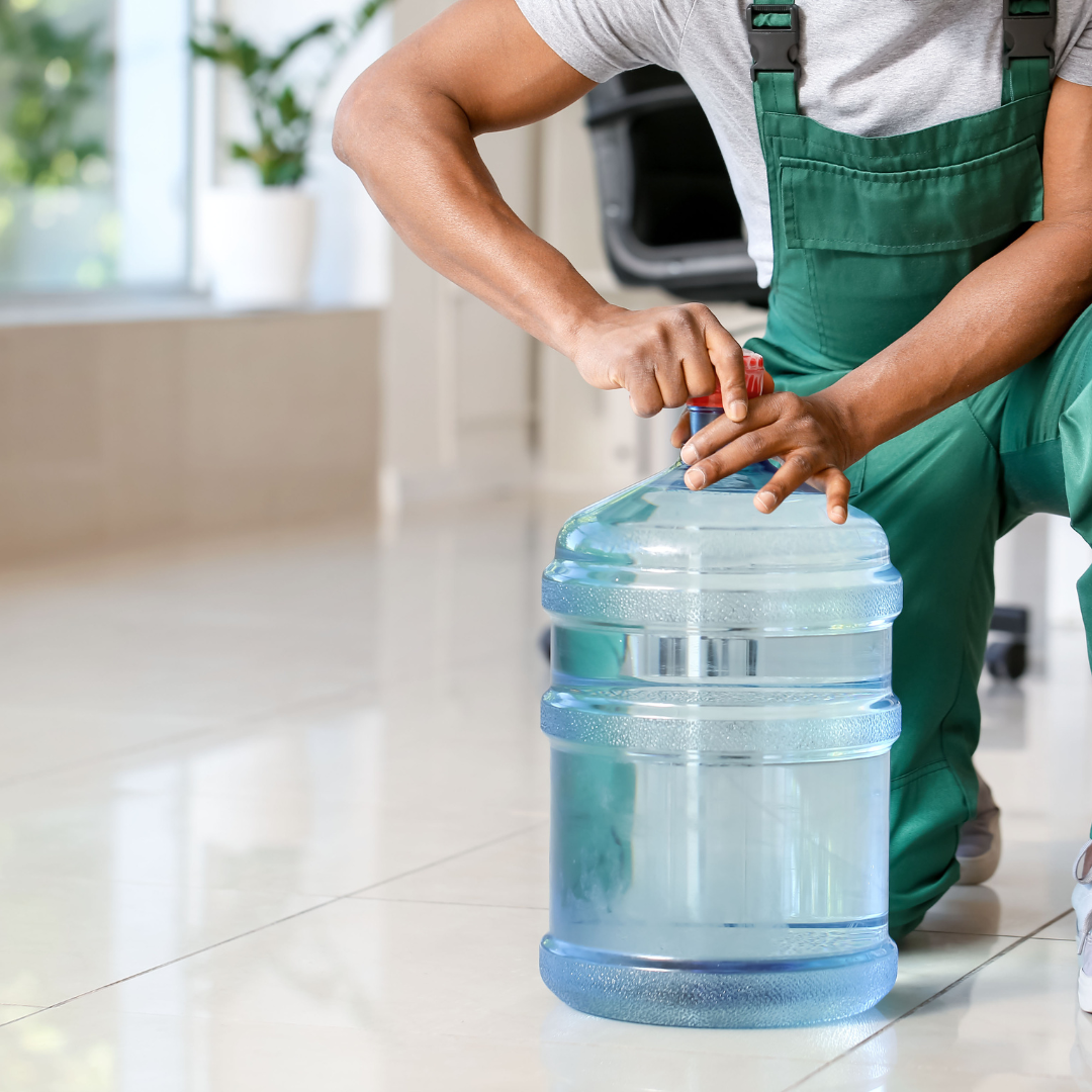 Wasser trinken im Büroalltag: So bleibst du hydriert und fit während der Arbeit